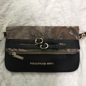 Realtree Girl camouflage crossbody/wristlet bag